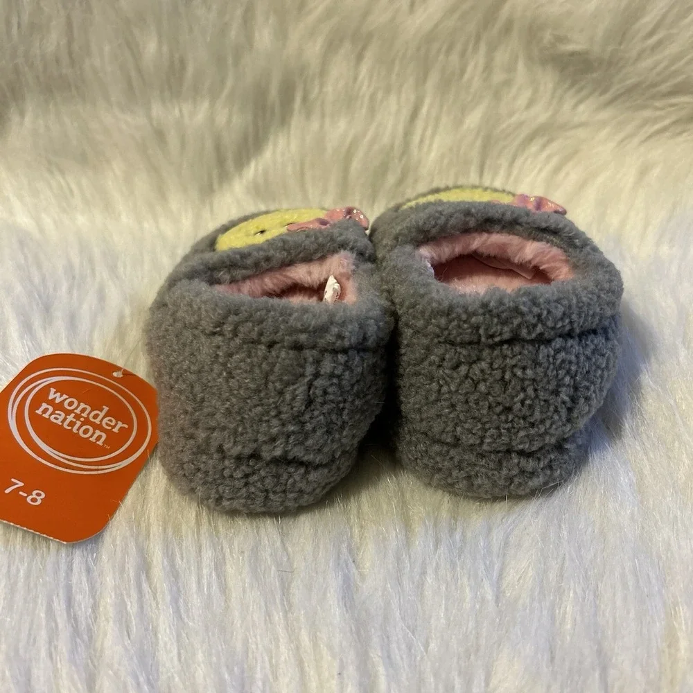 Wonder Nation Smiley‎ Face Slippers Girls Size 7-8 Grey Fuzzy Slip On Shoes